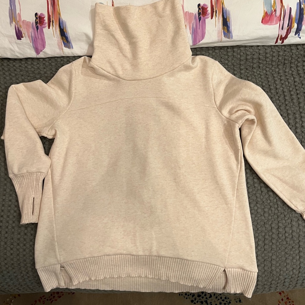 Alo Yoga Haze sweatshirt. Unworn but tags removed.